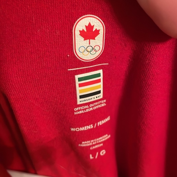 Red Canadian t shirt. - Picture 3 of 3